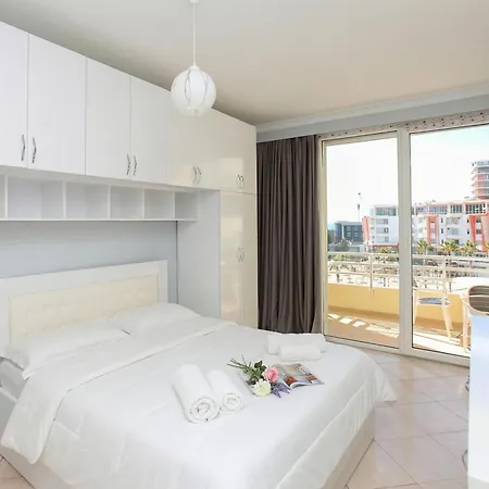 Sea View Apartment *